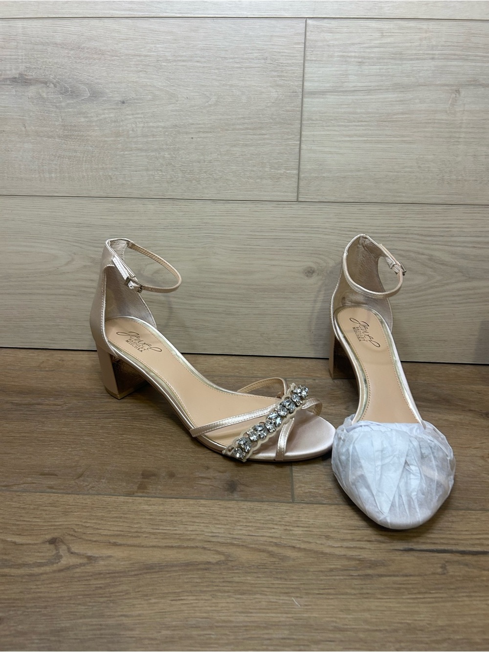 Jewel Badgley Mischka Giona Embellished Evening Champagne Satin Heel Size 10
